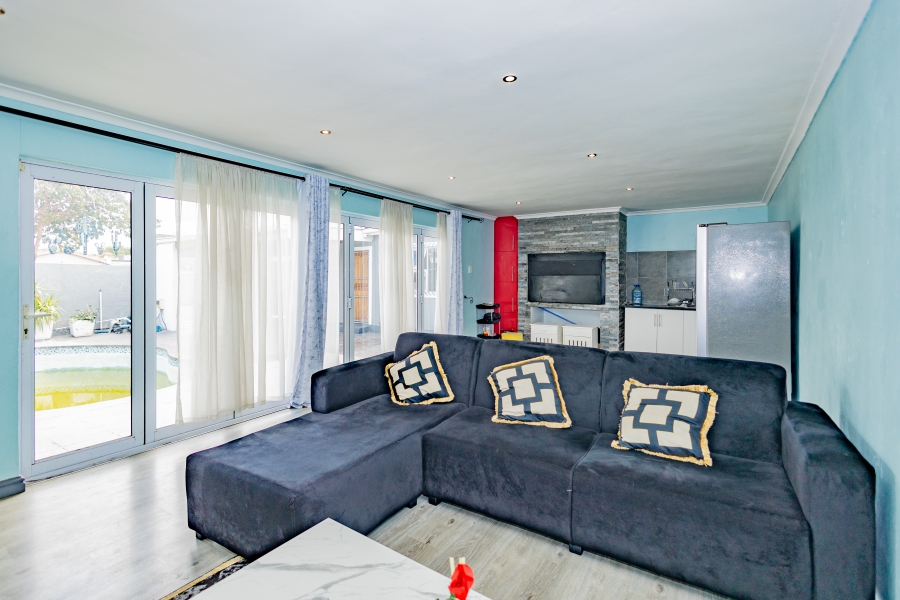 5 Bedroom Property for Sale in Vasco Estate Western Cape